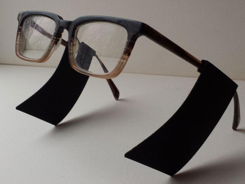 Clip-On Elvis Sideburns