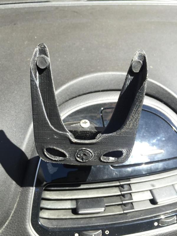 fiat iphone 6 plus mount on the tomtom plug - supporto iphone 6plus per fiat su supporto tomtom blue&me