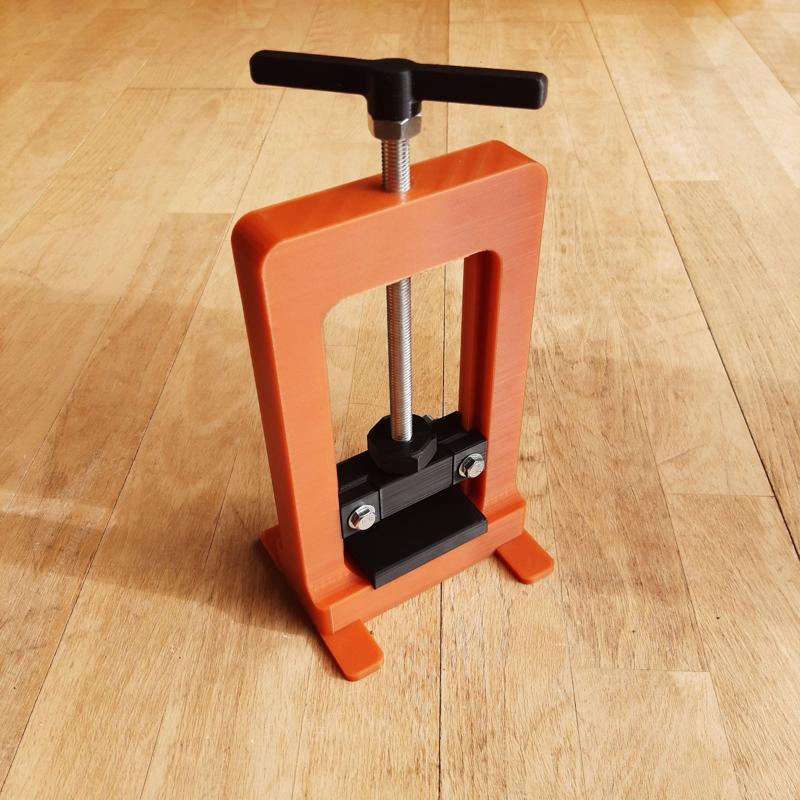 Mechanical bench press / watch / watches / watchmaking / bearing / bearings / manual / mechanical / watch press / watchmaker / tool