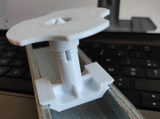 Insulation retaining clip for optima 47mm furring