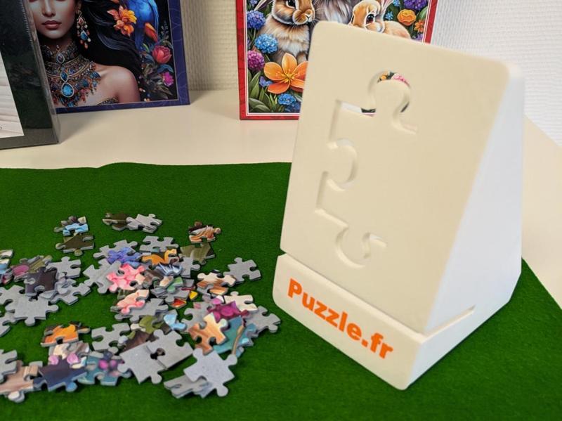 Puzzle cover holder / Jigsaw Puzzle Box Stand