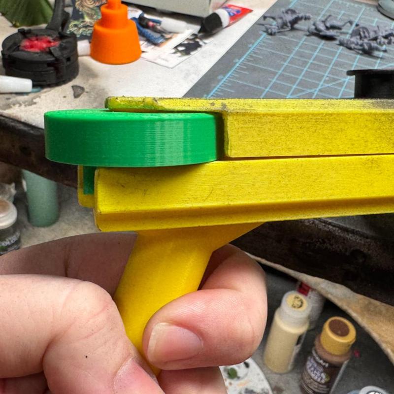 Thumbwheel and magnetic inserts for Spray Stick