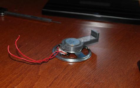 Simple speaker holder