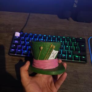 Alice in Wonderland Hatter's Mate