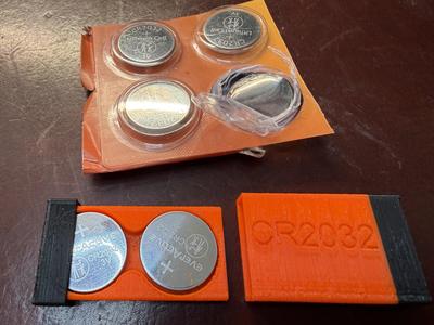 Container for two CR2032 Batteries / Box für zwei CR2032 Batterien