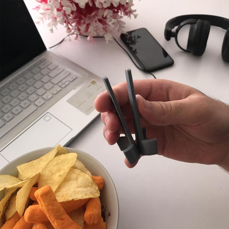 cheese puffs grabber