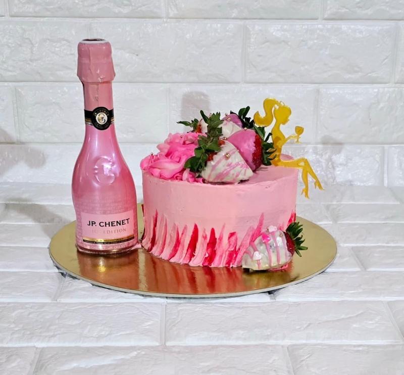 Topper Cake Woman Wine