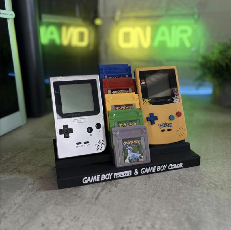 GAMEBOY POCKET & COLOR WITH 5X GAME CARTRIDGES STAND