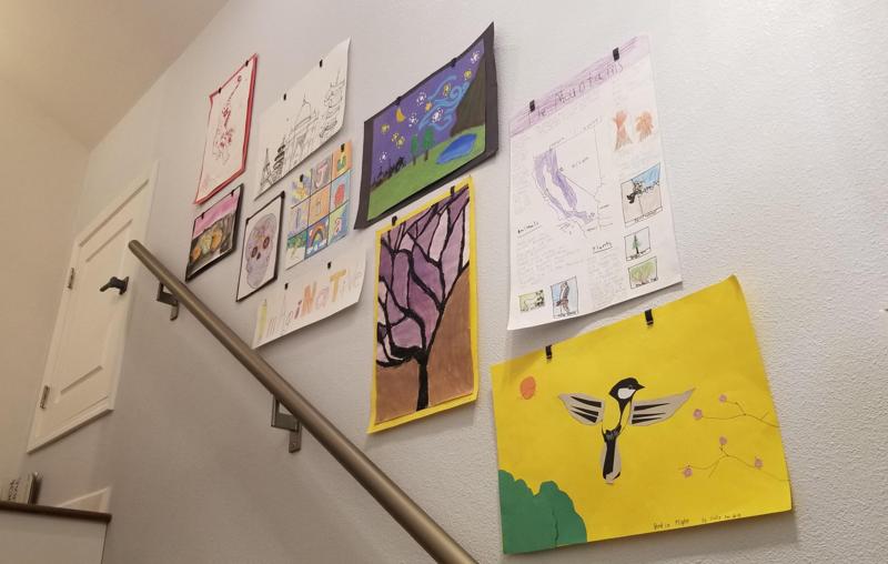 #0050 Kids' Artwork Hanger for Display