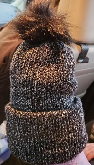 Winter hat poof holder
