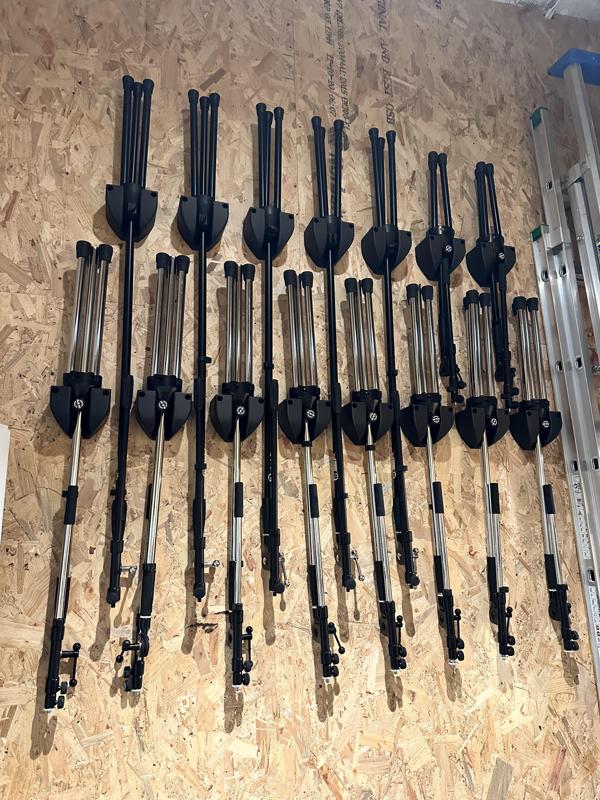 Wall-Mounted Bracket for Managing Microphone Stands