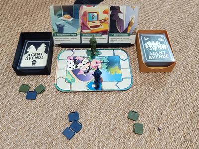 Agent Avenue - insert with figurines