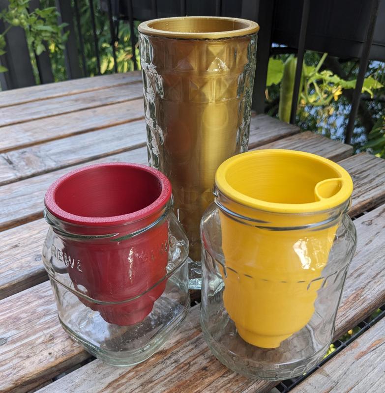 Parametric self-watering planter