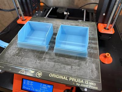 Storage with supports