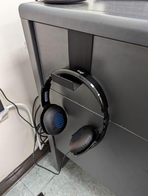 Flimsy drawer hook for Logitech H540 headphones