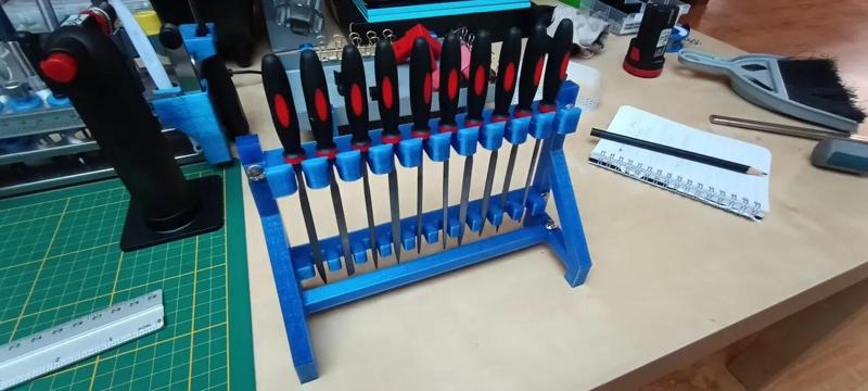 Držák jehlových pilníků   