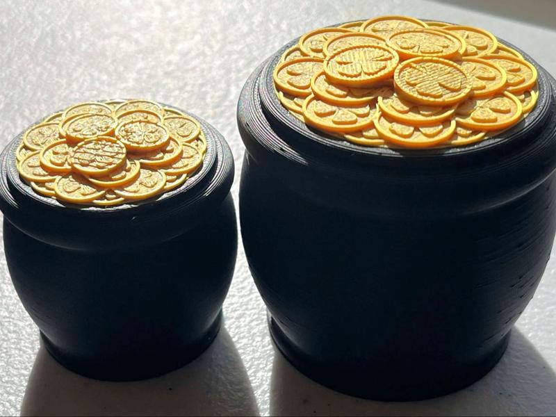 Lucky Pot O Gold w/ hidden 4-leaf clover vortex