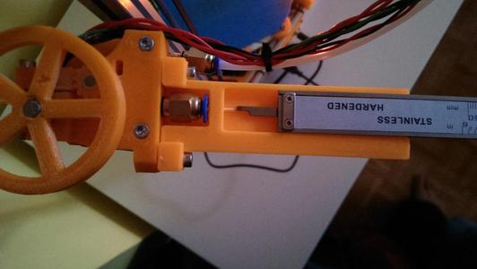 Bowden extruder caliper mount
