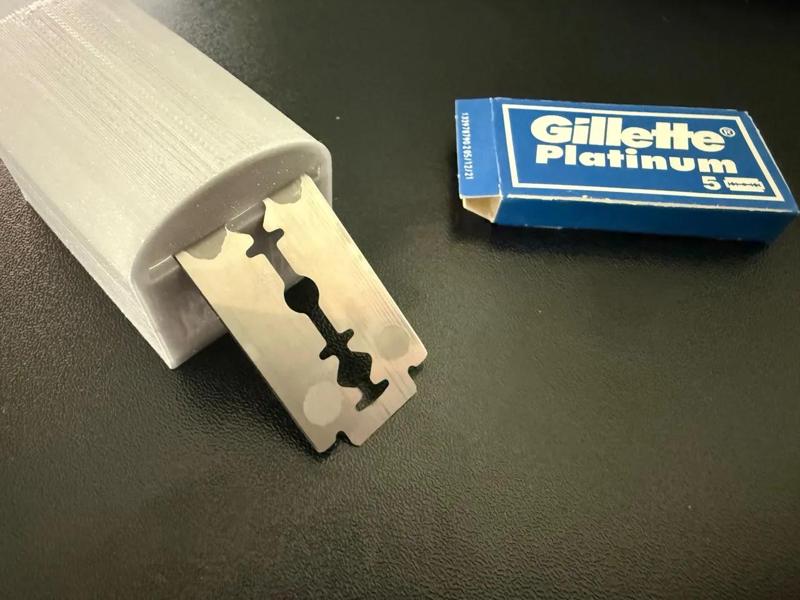 Disposable safety razor blade bin   