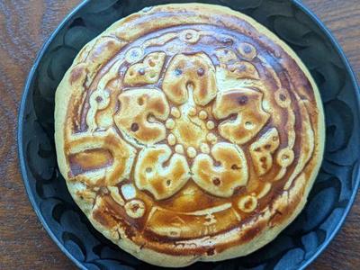 Manhole cover-shaped mold for cookie/geppei