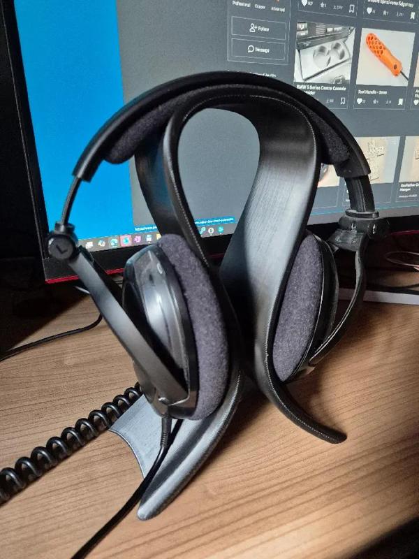 Elegant Headphone Stand   