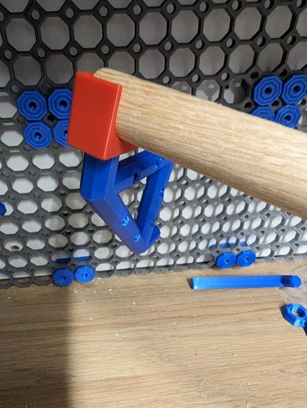 Multiboard dowel bracket (Parametric Fusion 360)