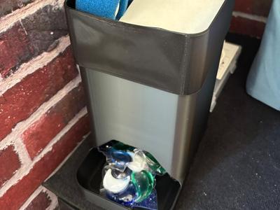 Laundry dispenser with lid for sheets