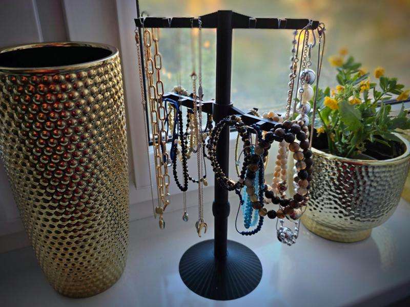 Jewelry and necklace stand
