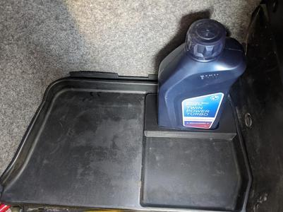 BMW E46 oil bottle holder