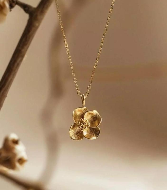 Gold Flower Pendant Realistic 3D Jewelry Model