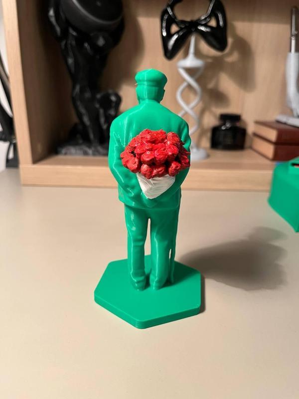 Umarell love - a classic umarell with a bouquet of roses