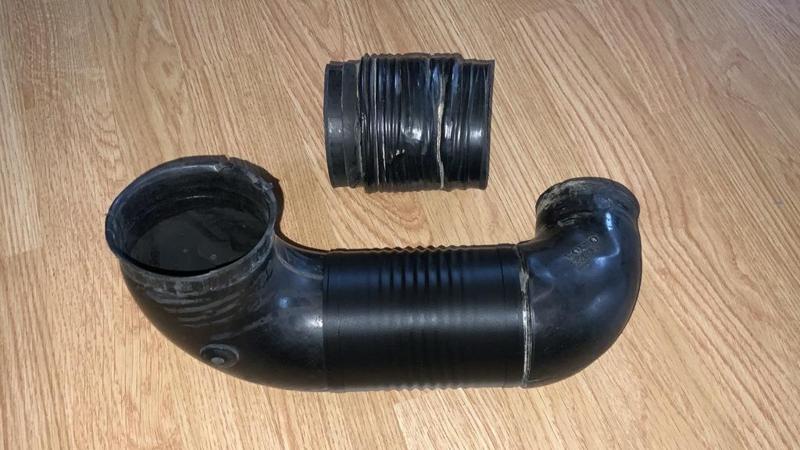 Volvo 740 (1988) D24TIC - Air Duct (midle) hose - part No.: 1090506