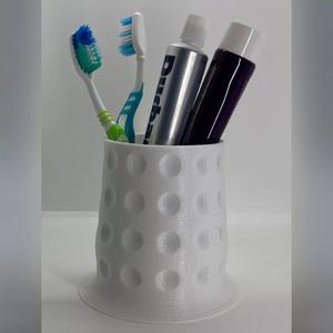 Toothbrush holder with stable base
