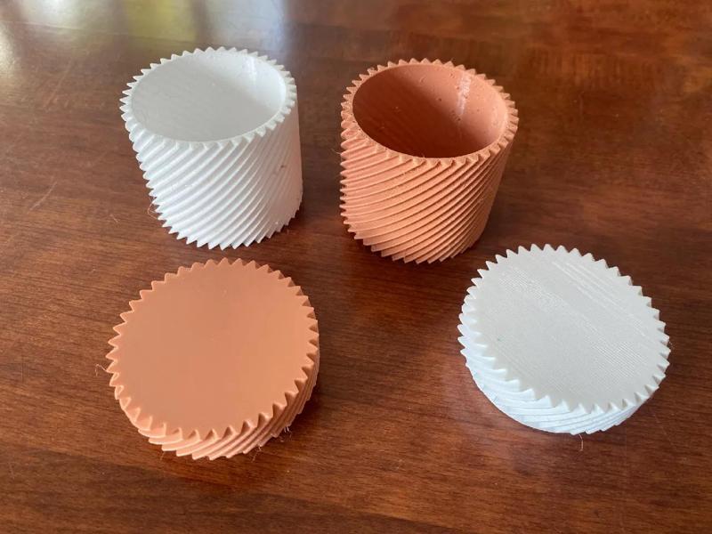 Tin with lid / Jewellery tin   