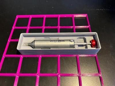 Gridfinity bin for  Engineer SS-02 solder sucker   