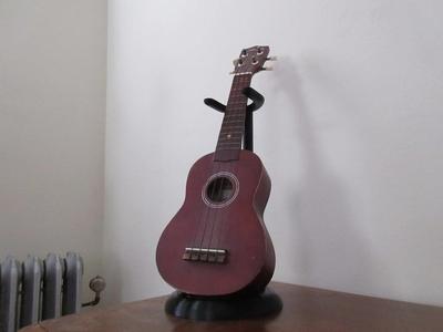 Ukulele Stand