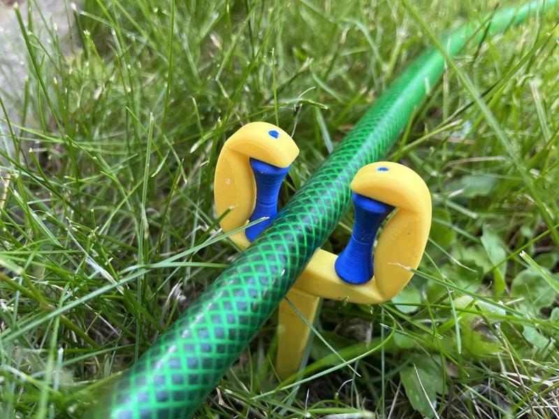 Holding, guiding the garden hose   