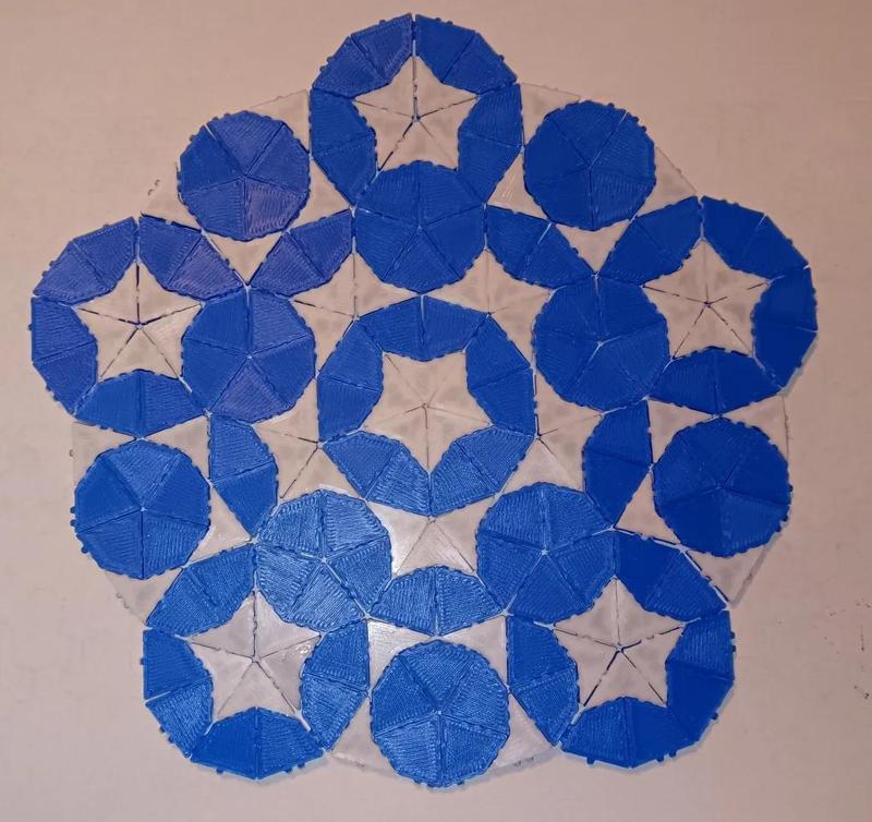 Small Penrose kites and darts with improved snap fittings   