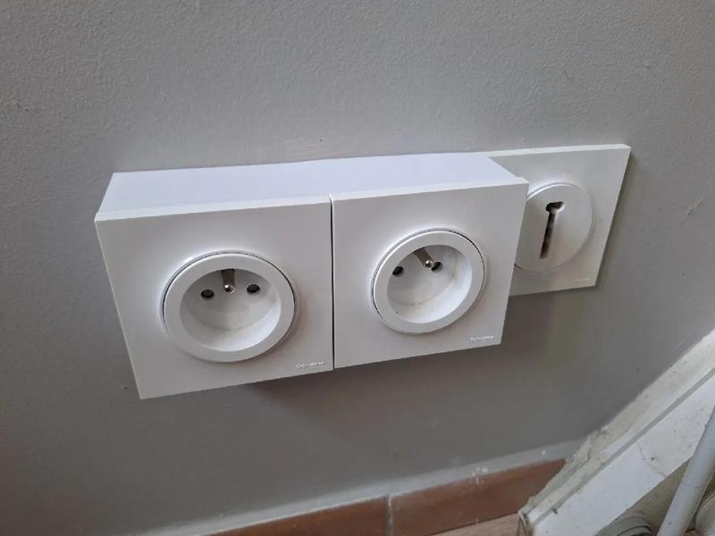Socket box   