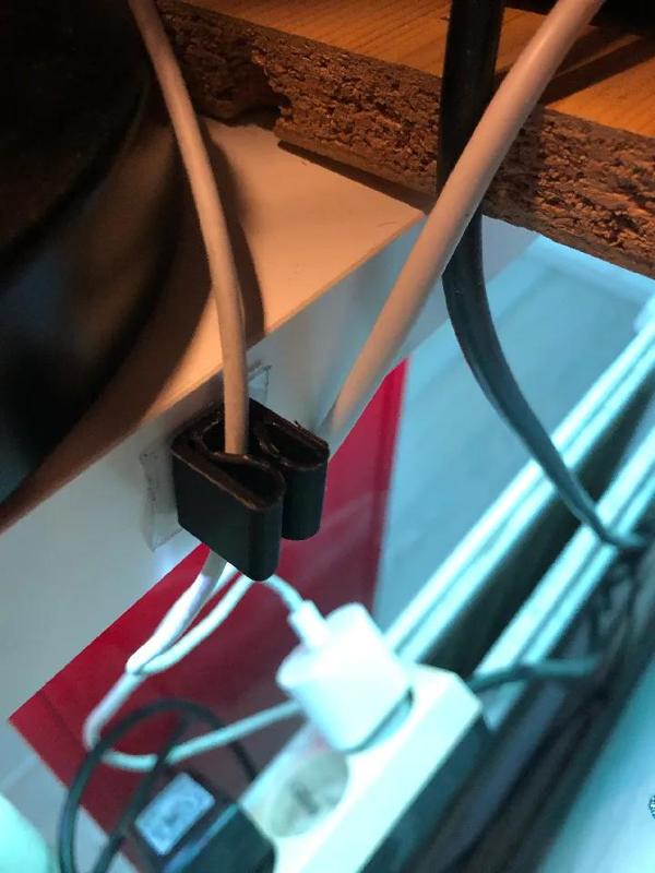 universal cable holder for 1 cable   