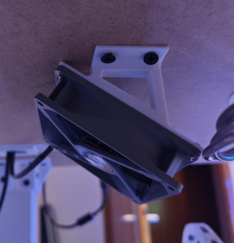 Noctua 92 mm angled Fan Mount (35 degrees)