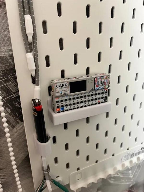 M5cardputer skadis stend   