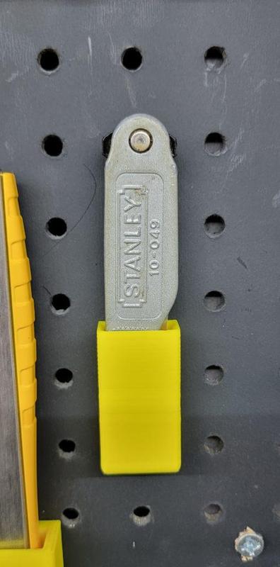 Stanley 10-049 pocket knife pegboard mount