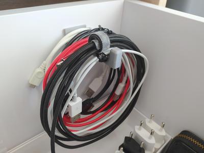 Cable hanger