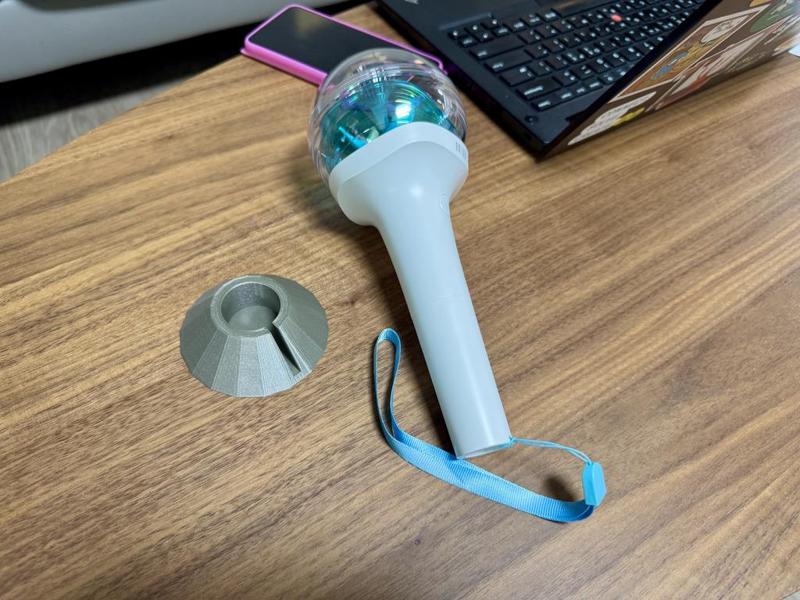 NMIXX official light stick stand