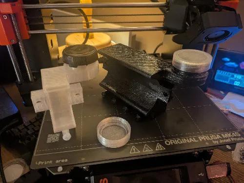 Tube Mounted Brake Fluid Reservoir