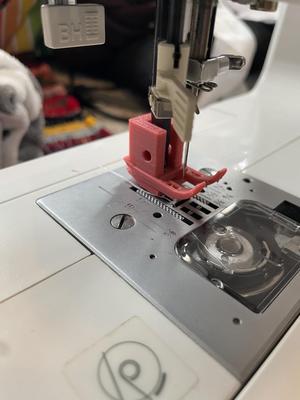 Presser foot for singer