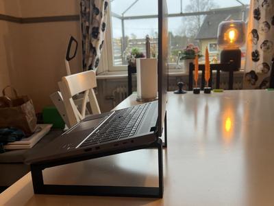 Laptop stand