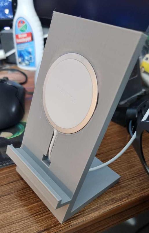 s 22 wireless charger holder (desktop)