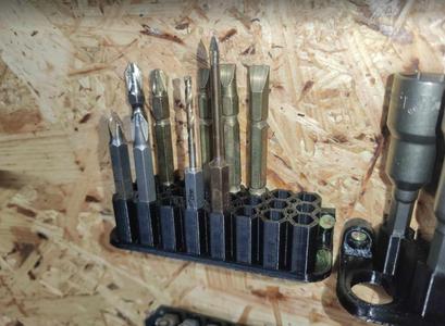 Hex bit compact holder for 24 bits